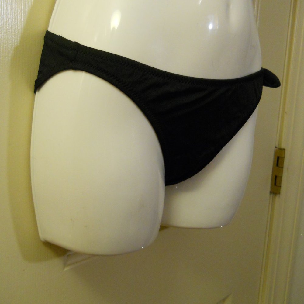 black bikini bottom